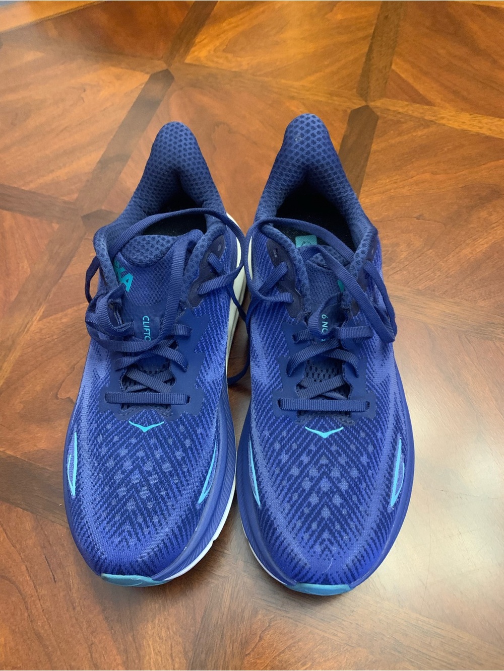 Hoka Clifton 9 Blue Running Sneakers - Lightweight Breathable Design size 8.5B.